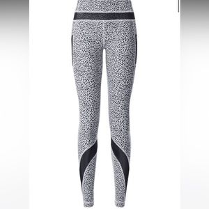 Lululemon Inspire Tight II
Miss Mosaic White / Black
